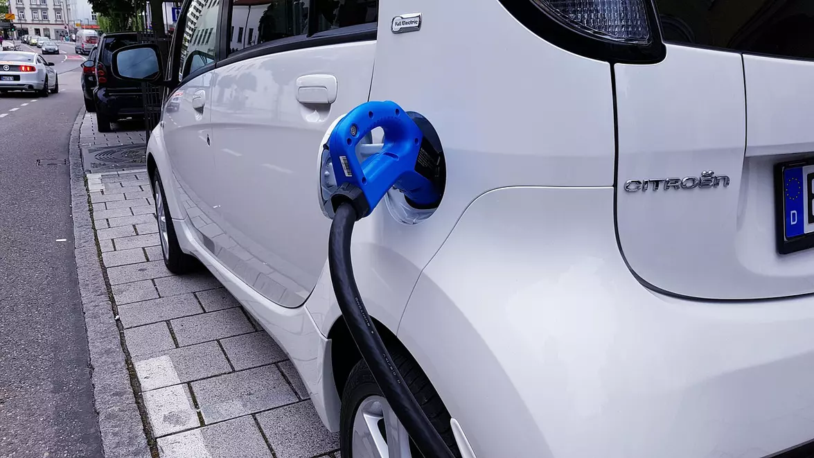 Interes uriaș pentru Programul Rabla Auto 2026. Fondurile destinate mașinilor electrice s-au epuizat în 10 zile de la lansare