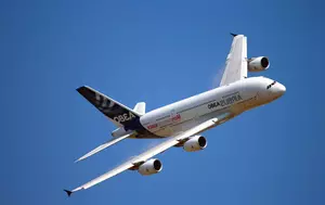 IEA avertizează: Combustibilul pentru avioane mai ajunge doar pentru șase săptămâni. Suspendarea zborurilor în Europa ar putea începe din mai