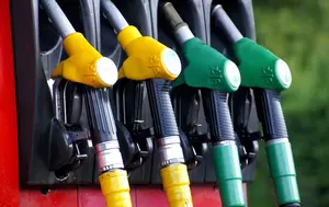 Transportatorii cer intervenția Parlamentului pe piața carburanților. FORT reclamă lipsa unui plafon real pentru adaosuri