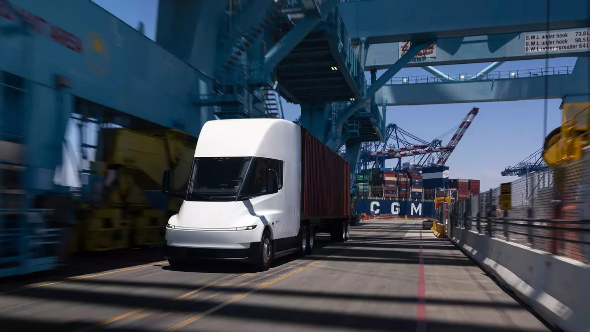 Tesla livrează Semi după aproape nouă ani de așteptare. 50.000 de camioane electrice pe an rămân ținta