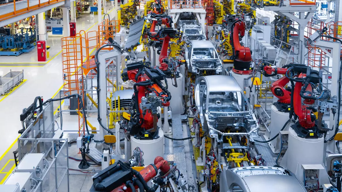 Dacia și Ford opresc producția până pe 19 august, pe fondul crizei energetice. Guvernul pregătește restricții pentru marii consumatori