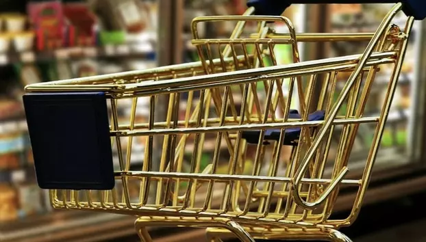 Discounterii au trecut de 30% din piață. Inflația îi întoarce pe români de la portbagaj la sacoșă