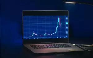 Bursele europene au scăzut cu 7,99% în martie. Conflictul și energia au afectat piețele