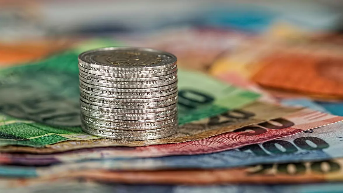 Ratingul României rămâne stabil, însă economia este vulnerabilă. Avertisment din partea conducerii BNR