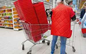 Retailul scade cu 5,5% în primele cinci luni. Consumatorul român taie din lista de cumpărături, iar economia pierde motorul care a ținut-o în mișcare