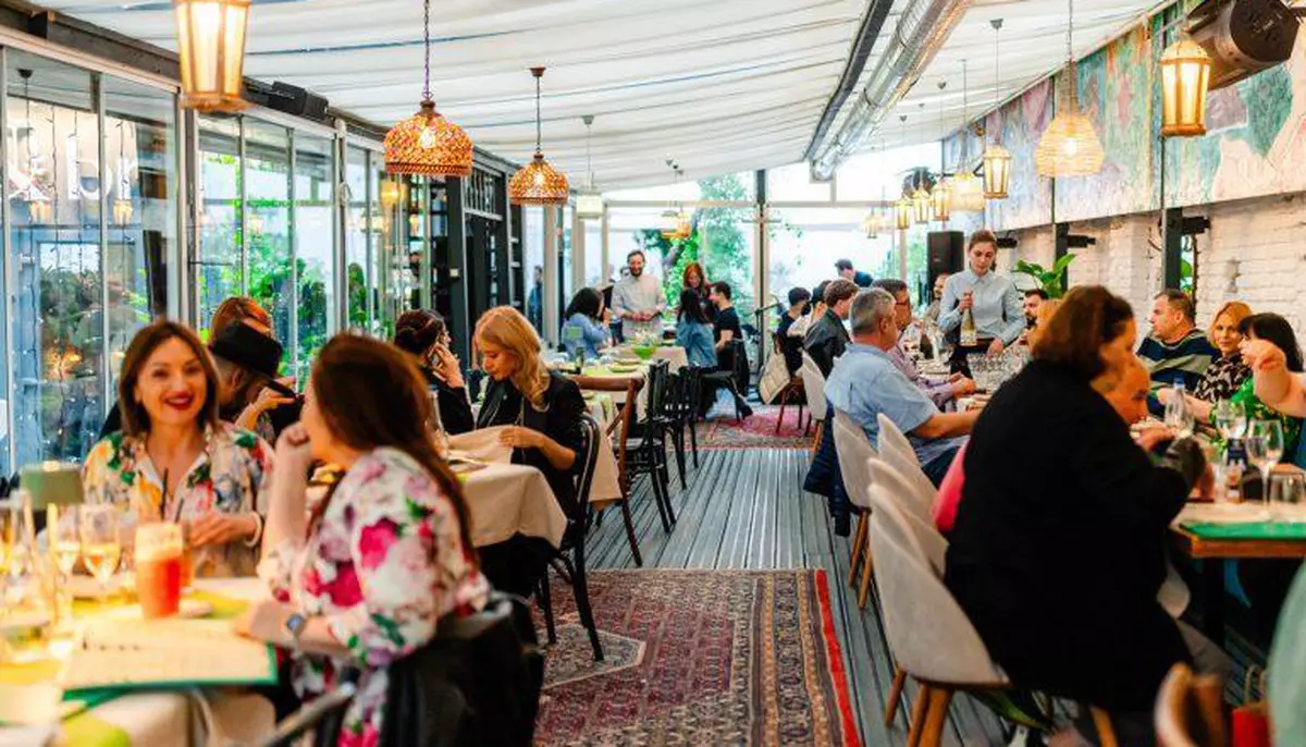 Serviciile pentru populație scad cu 8,4%. Jocurile de noroc și HoReCa trag piața în jos
