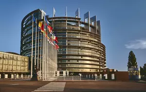 Parlamentul European cere reguli mai dure pentru giganții tehnologici și mai mult spațiu pentru companiile europene