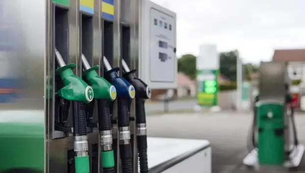 Calcule pentru reducerea accizei la carburanți. Ce pregătește guvernul?