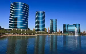 Cheltuieli record anunțate de Oracle pentru infrastructura AI în 2027. Acțiunile companiei au scăzut cu aproape 9% 