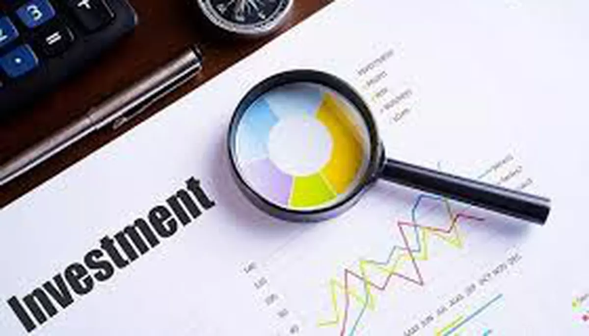 Investitorii români își pierd încrederea în economie. Veniturile și nivelul de trai provoacă tot mai multe temeri