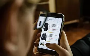 Comenzile de pe Shein, Temu și AliExpress, mai scumpe din vară. Taxă de 3 euro pentru coletele din Asia, de la 1 iulie