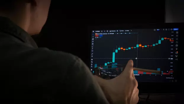 Binance riscă să piardă accesul de a opera în Uniunea Europeană din iulie. Care este motivul