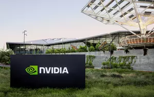 Cum a reușit Nvidia să tempereze temerile investitorilor legate de AI. Compania estimează o creștere de 70% a vânzărilor în următorul an fiscal