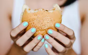 Fast-food-ul domină piața restaurantelor din România. Cifra de afaceri a primelor 10 companii a crescut la 4,74 miliarde de lei
