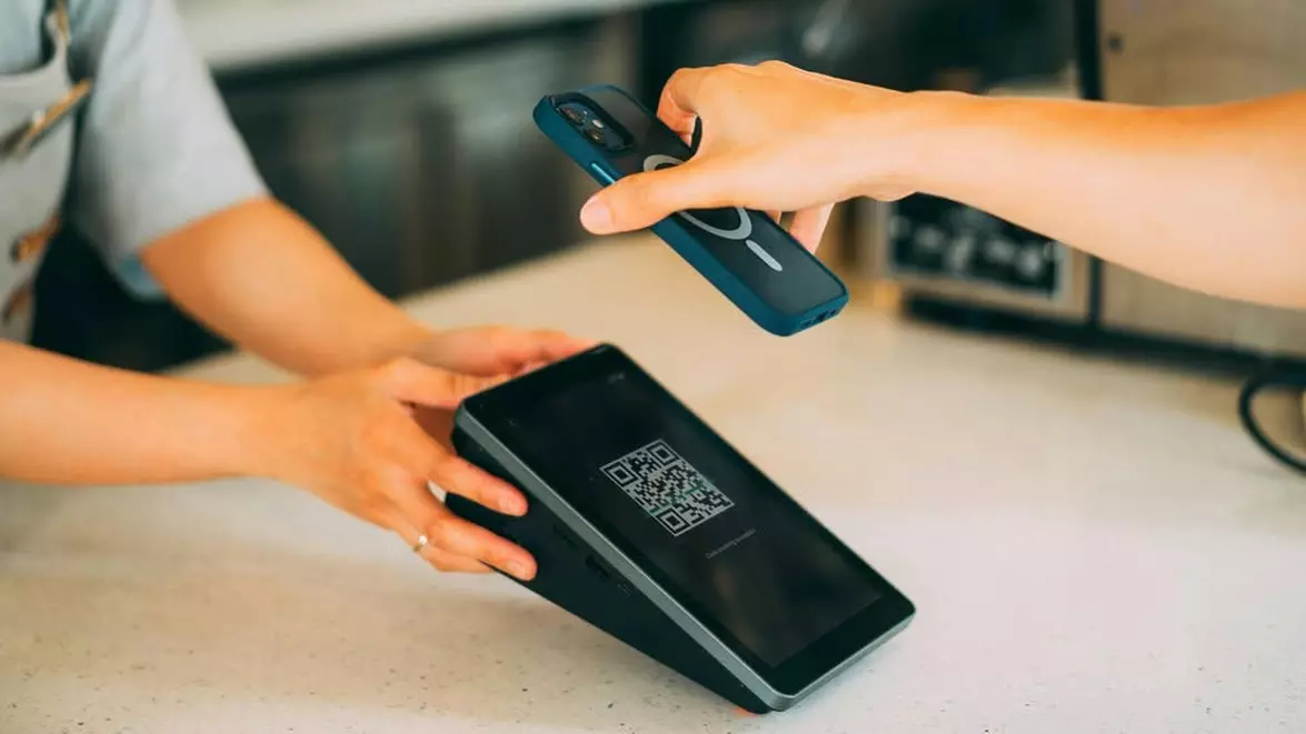 Paysera lansează o platformă POS pentru comercianții din România. Nicio afacere nu mai poate refuza o plată electronică