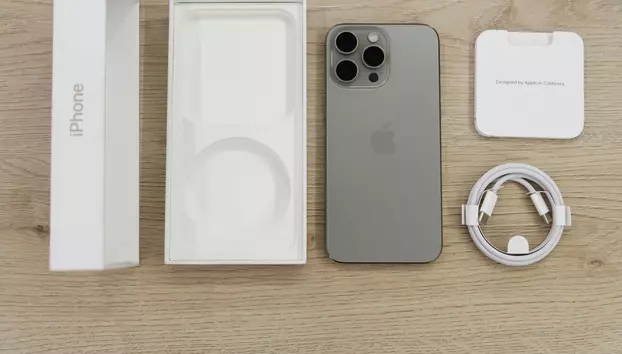 Cine este John Ternus și de ce îi ia locul lui Tim Cook în 2026? Provocările viitoare ale Apple