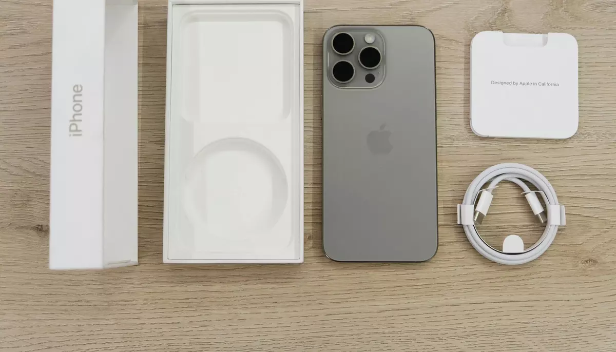 Cine este John Ternus și de ce îi ia locul lui Tim Cook în 2026? Provocările viitoare ale Apple