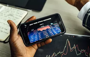 Bursa de Valori București a închis ședința de tranzacționare pe minus. Indicele BET a scăzut cu 0,75%