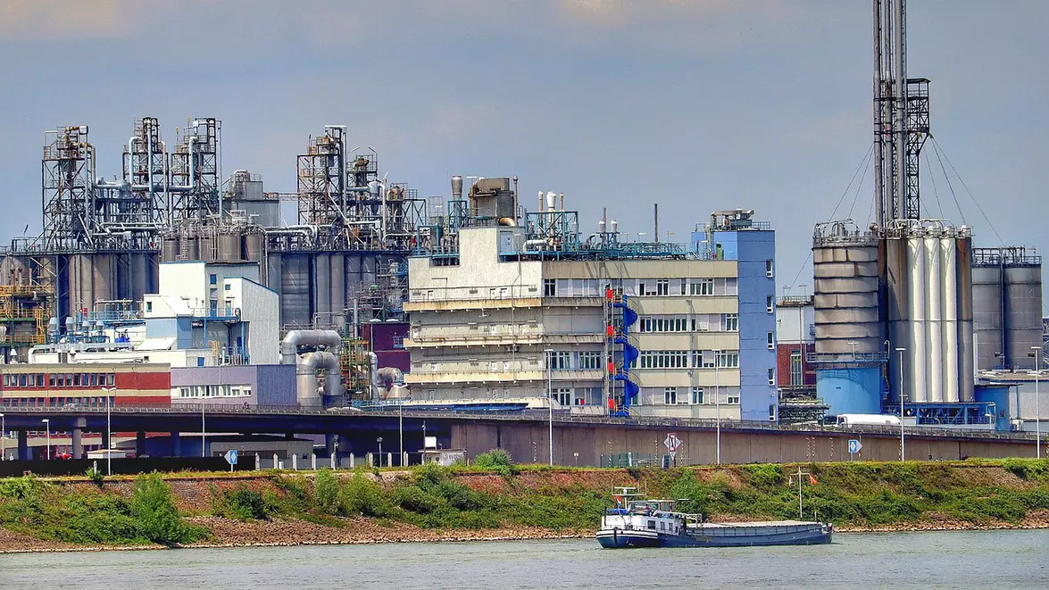 Țițeiul Brent a câștigat 7,8% într-o săptămână. Conflictul dintre SUA și Iran amenință livrările din Orientul Mijlociu