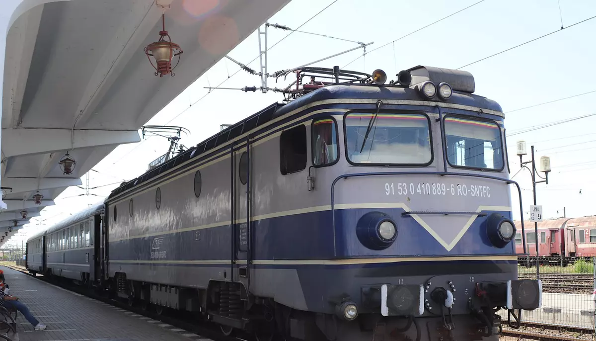 Cumpărăm trenuri noi, dar tot mai puțini români aleg să călătorească pe calea ferată. Numărul pasagerilor a scăzut cu 1,4 milioane în trei luni