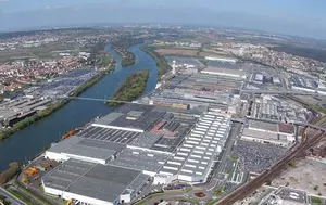 O fabrică auto importantă din Europa oprește producția de mașini. Stellantis schimbă rolul uzinei din Poissy 