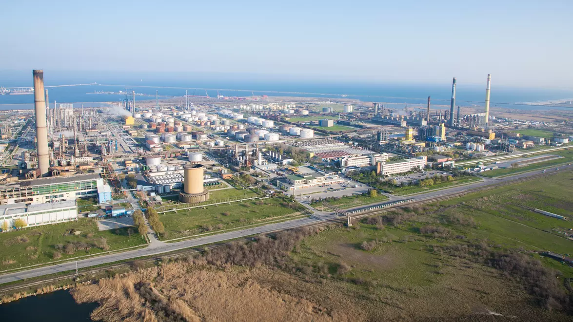 Petromidia a revenit la capacitate maximă. Rompetrol spune că livrările de carburanți continuă fără sincope