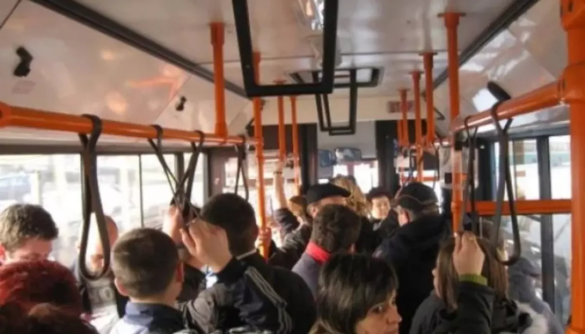 Românii pierd 53 de minute pe zi până la serviciu. Bucureștiul ajunge la 73 de minute pentru doar 16 kilometri