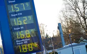 Europa taie taxele la carburanți și dă subvenții de miliarde. Germania reduce prețul cu 17 cenți pe litru