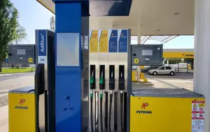 Motorina se apropie de 10 lei după o scumpire de 20 de bani. Prețurile carburanților cresc din nou la Petrom și OMV