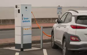 Șoferii americani se răzgândesc în privința electricelor. Vânzările scad cu 27%, iar hibridele câștigă teren