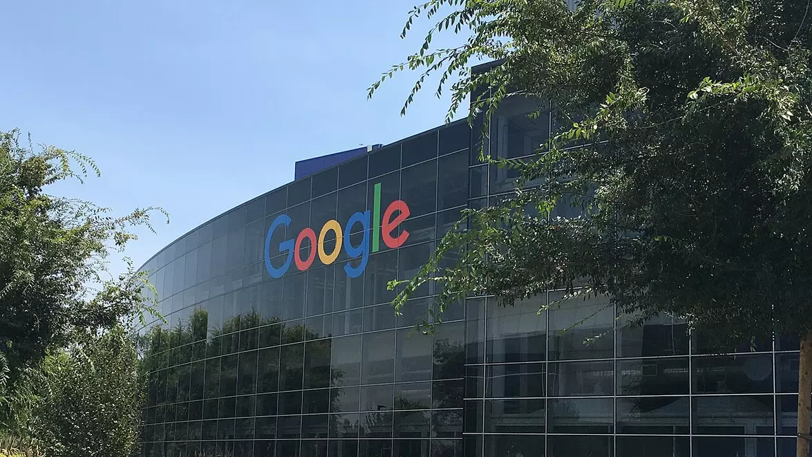 Google riscă să plătească despăgubiri de până la 10 miliarde de dolari în Europa. Favorizarea propriilor servicii poate declanșa procese 