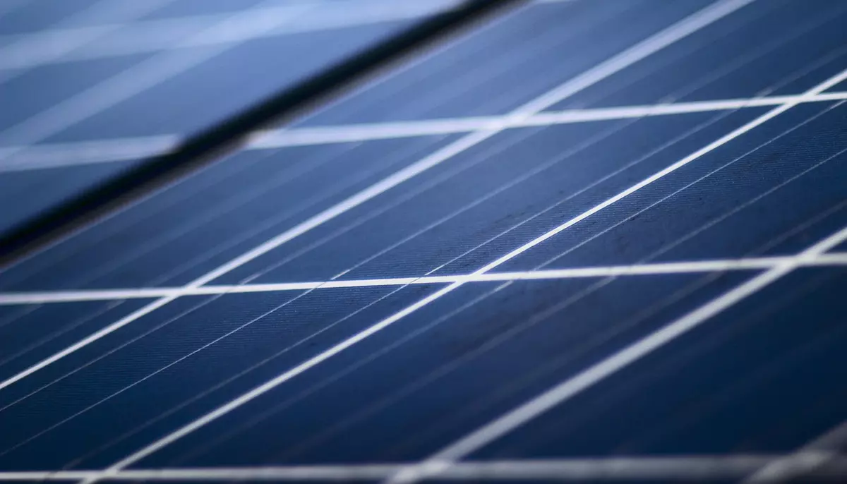 Hidroelectrica avansează în proiectul Nufărul, primul parc fotovoltaic plutitor. Valoarea investiției este de 7,5 milioane de euro