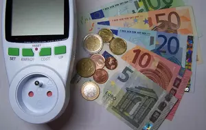 92% dintre români vor să reducă consumul de energie în următorul an. Ce măsuri au în plan pentru facturi mai mici