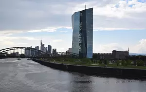 UE vrea control mai mare asupra finanțelor. BCE avertizează că euro nu va deveni o monedă de rezervă globală „peste noapte”