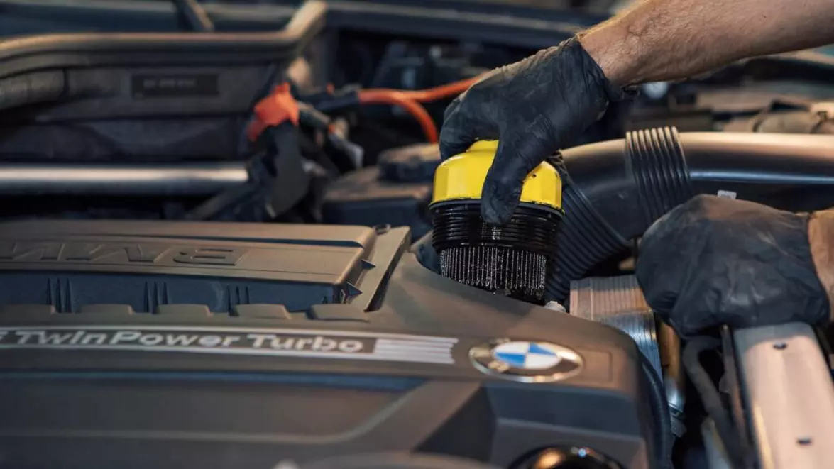 BMW investește în reciclarea vehiculelor. Grupul automatizează procesele de dezmembrare