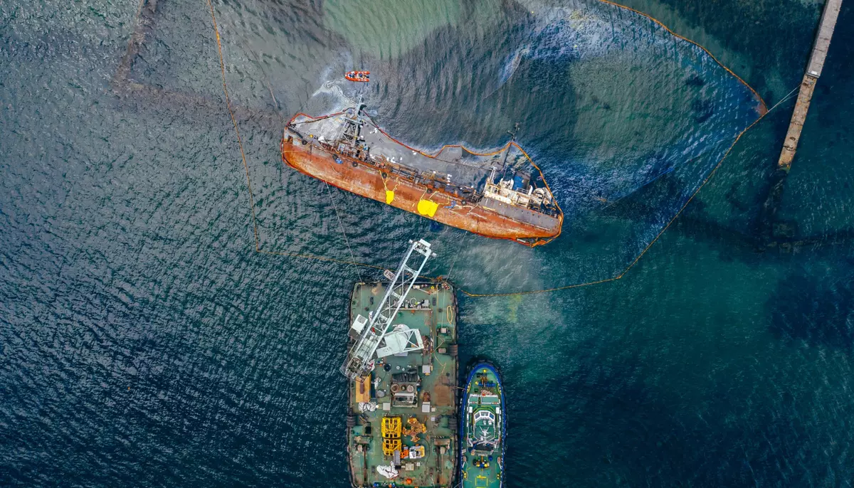 Noile atacuri asupra Arabiei Saudite alimentează scumpirea petrolului. Țițeiul Brent ajunge la 107,55 dolari pe baril