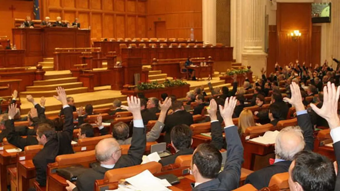 PNRR pune 3,9 miliarde de euro în mâna Parlamentului. Reformele amânate ani întregi se votează în aceste zile