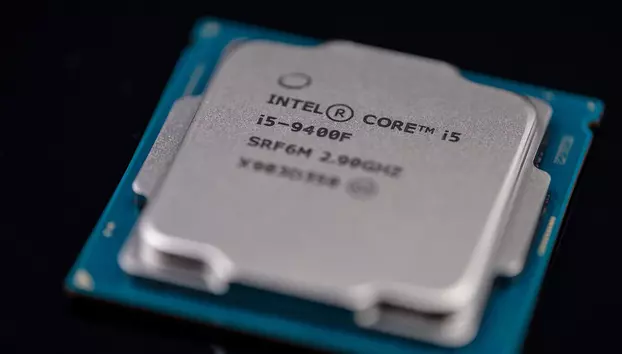 Intel vrea să atragă 20 de miliarde de dolari de la investitori. Cererea pentru infrastructura AI continuă să crească