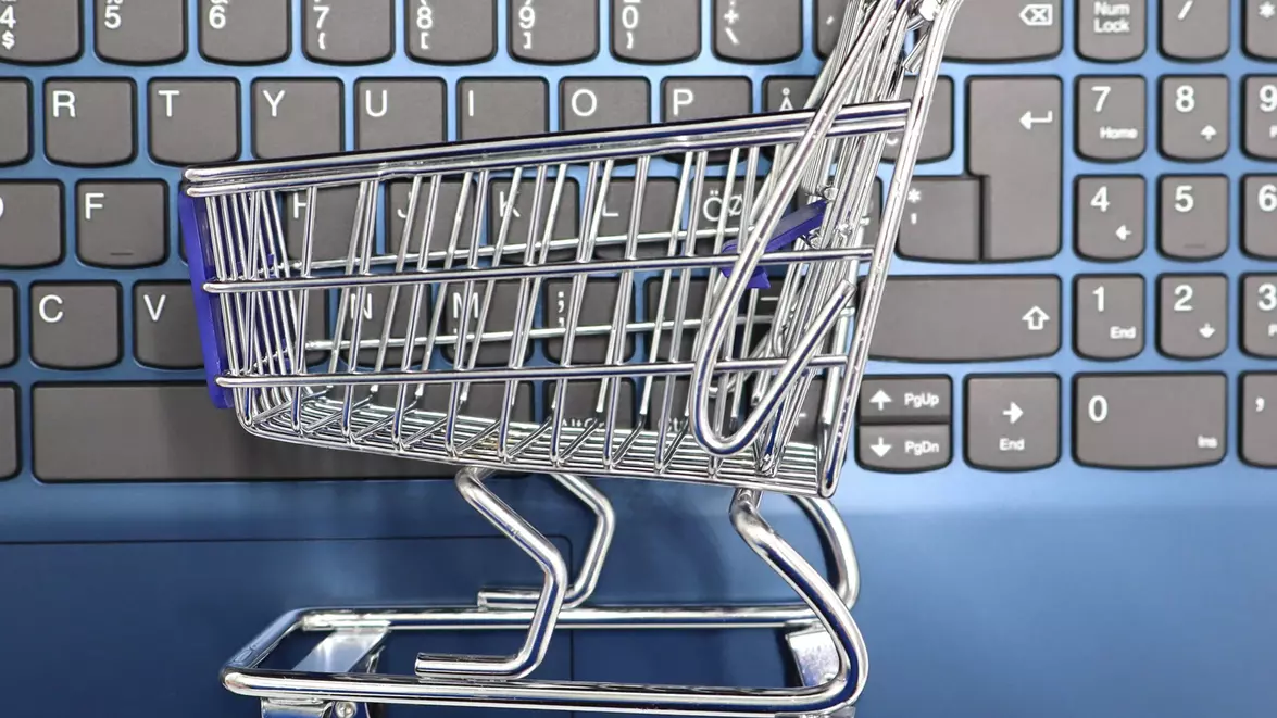 Comenzile online între firme cresc cu 29%, dar coșul scade cu 13%. IMM-urile cumpără defensiv sub presiunea lichidității