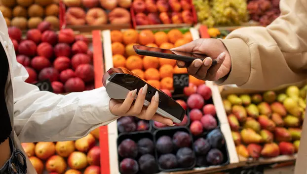 Guvernul prelungește plafonarea adaosului comercial la alimentele de bază până la finalul anului. Măsura vizează 17 produse