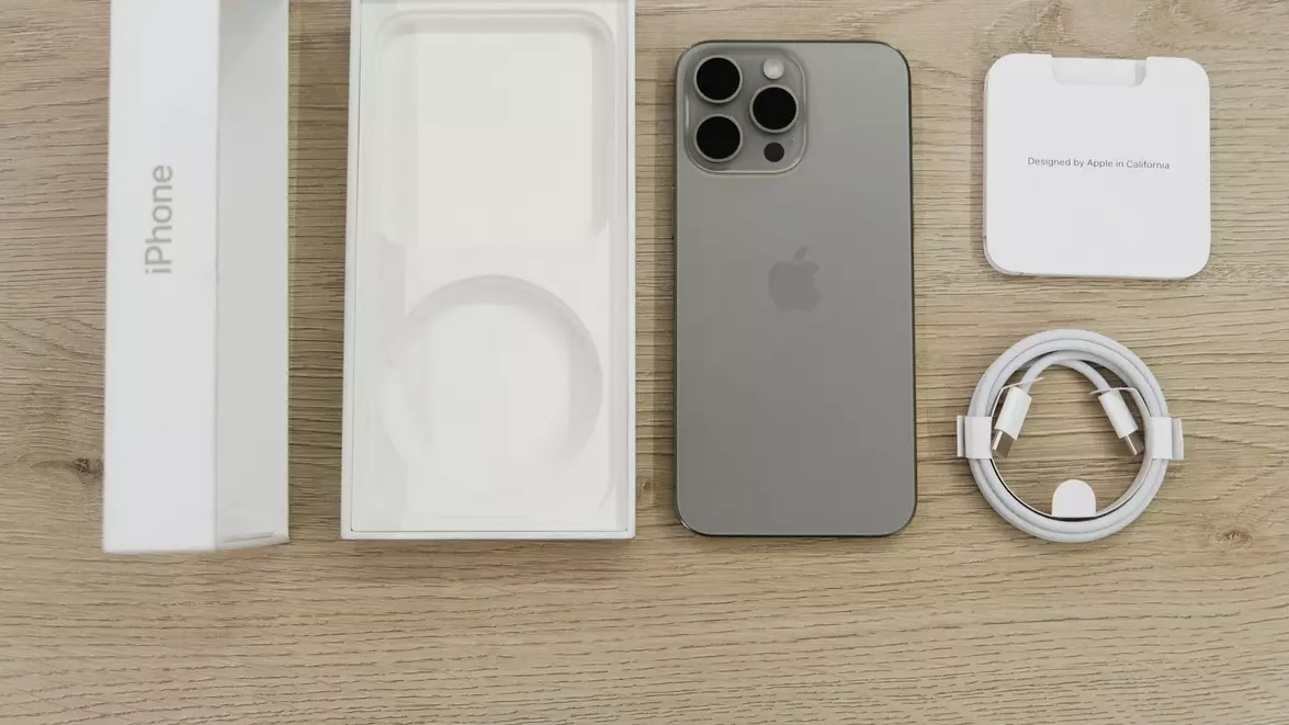 Cine este John Ternus și de ce îi ia locul lui Tim Cook în 2026? Provocările viitoare ale Apple