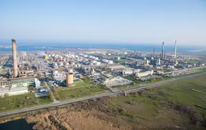 Petromidia a revenit la capacitate maximă. Rompetrol spune că livrările de carburanți continuă fără sincope
