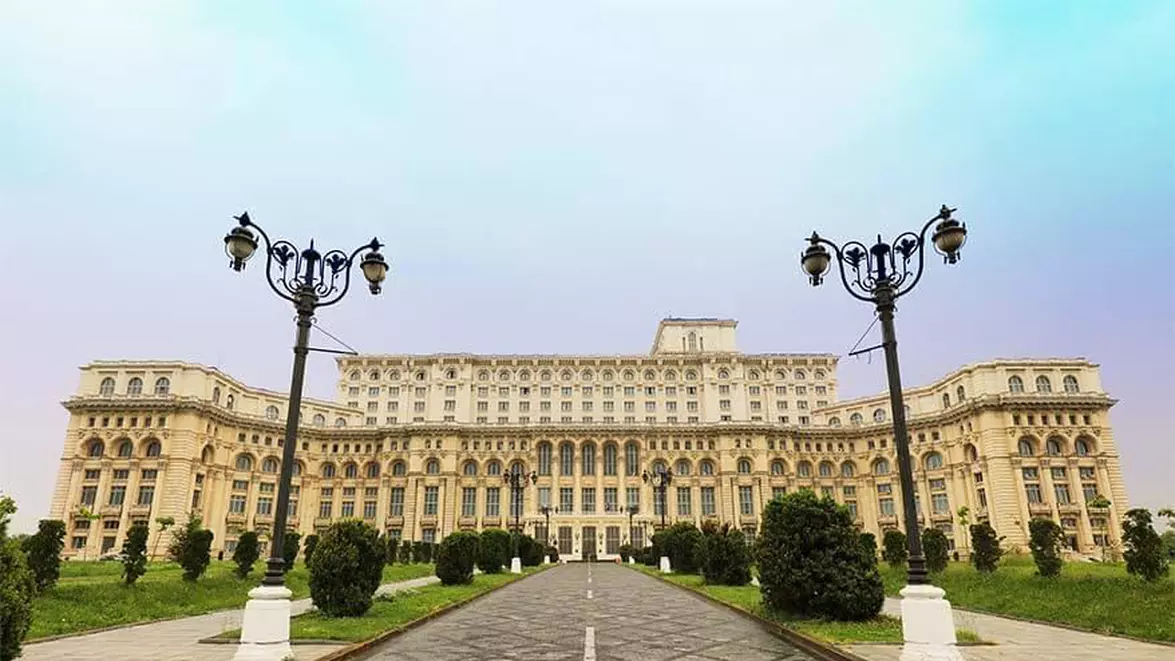 BNS cere retragerea proiectului care ar permite investiții din Pilonul II în industria de apărare. Sindicaliștii avertizează asupra folosirii economiilor pentru pensii