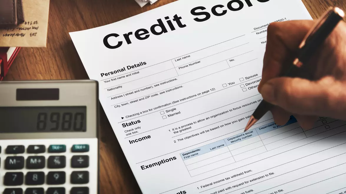 Ce este scorul de credit și cum îl îmbunătățești. Greșelile care îl pot distruge rapid, deși îți poate influența viitorul