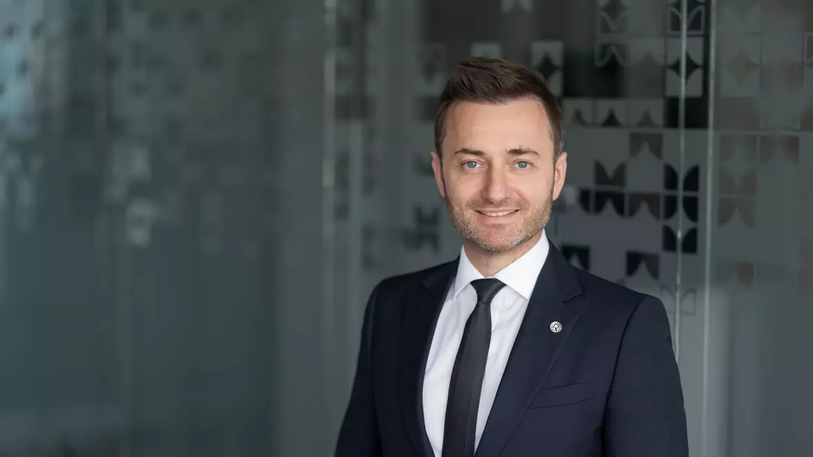 Aurul rămâne o afacere profitabilă în România. RAFINOR și-a crescut profitul cu 70%