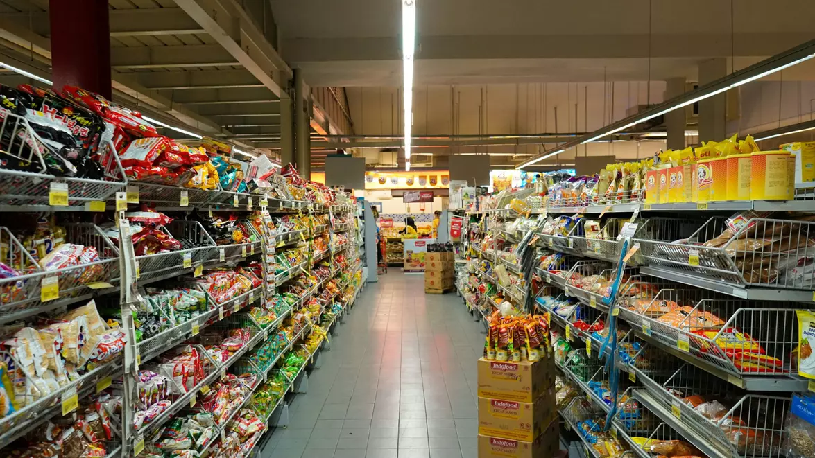 Consumatorii europeni se tem de noi scumpiri. Efectele războiului din Iran le reduc încrederea în economie 