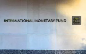 FMI majorează prognoza de creștere, dar avertizează investitorii. Boomul AI concentrează tot mai mult economia globală
