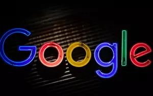 Google se confruntă cu un nou val de litigii. Rivalii cer despăgubiri după sancțiunea record de 1 miliard de dolari