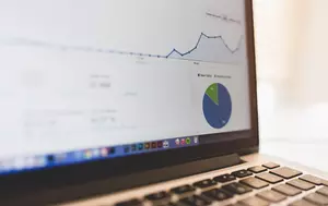 România importă mai puțin și exportă mai mult. Deficitul balanței comerciale a scăzut cu 7% în primele patru luni din 2026
