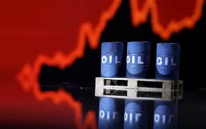 Creșterea prețului petrolului reaprinde incertitudinea în economia mondială. Bursele și investitorii devin tot mai prudenți.